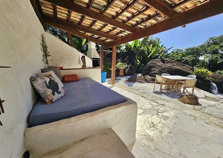 Villa com piscina, loft e 5 Suítes – Praia do Léo