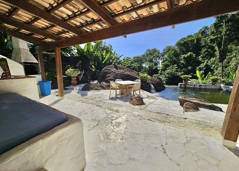 Villa com piscina, loft e 5 Suítes – Praia do Léo