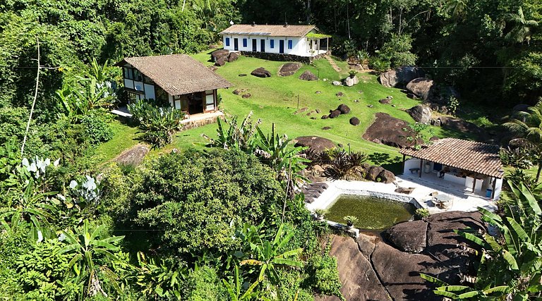 Villa com piscina, loft e 5 Suítes – Praia do Léo