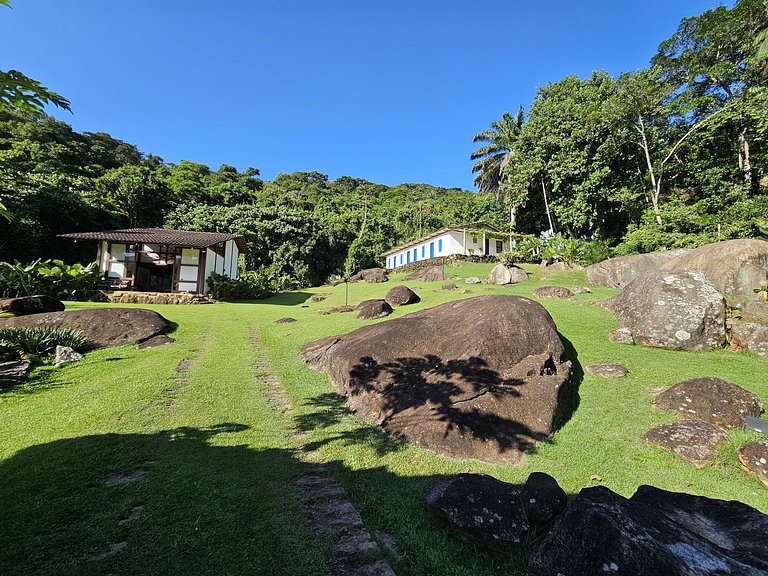 Villa com piscina, loft e 5 Suítes – Praia do Léo