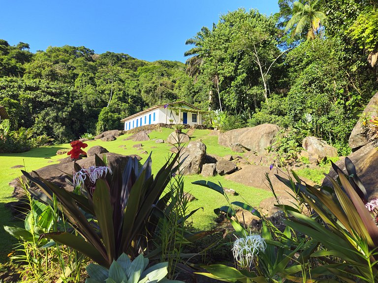 Villa com piscina, loft e 5 Suítes – Praia do Léo