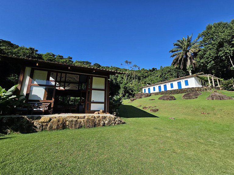 Villa com piscina, loft e 5 Suítes – Praia do Léo