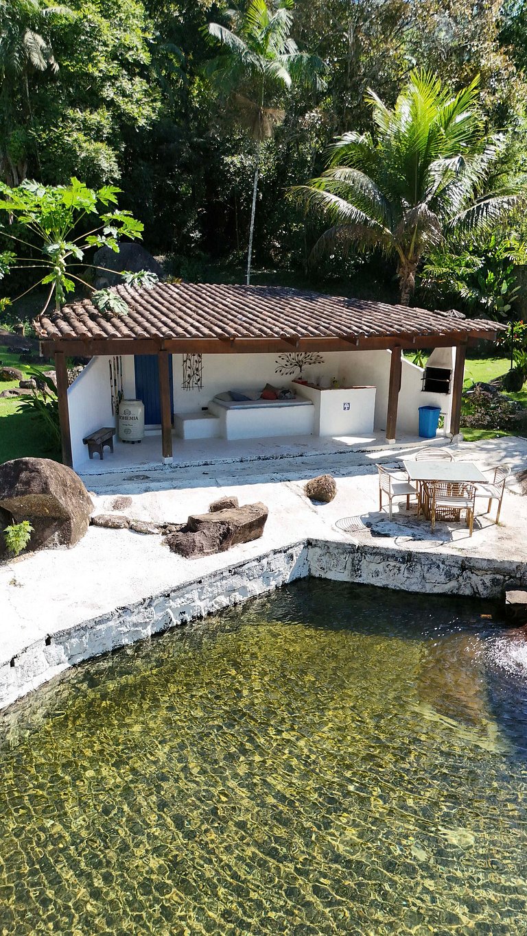 Villa com piscina, loft e 5 Suítes – Praia do Léo