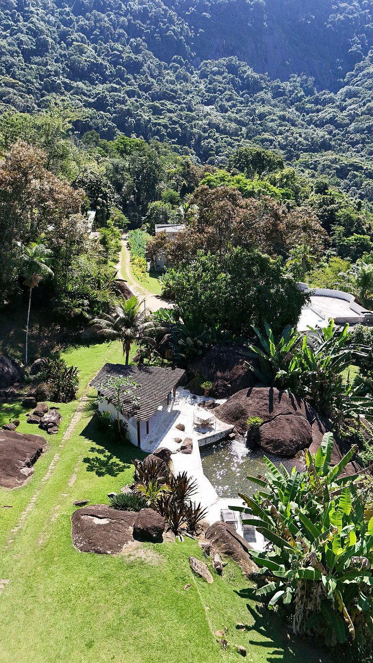 Villa com piscina, loft e 5 Suítes – Praia do Léo