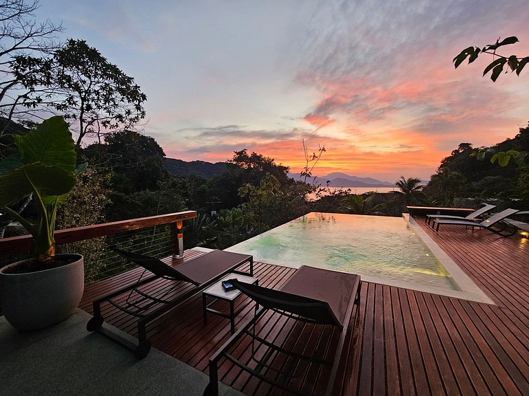 Casa com Piscina Aquecida e Vista Para o Mar