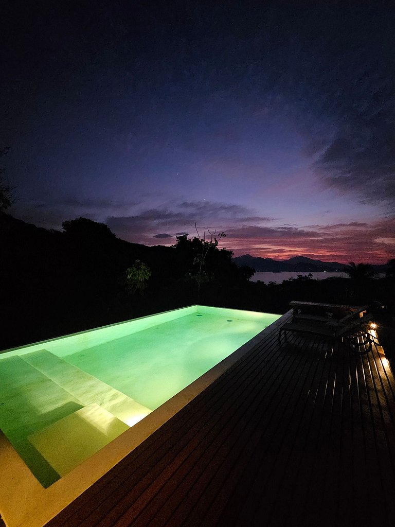 Casa com Piscina Aquecida e Vista Para o Mar