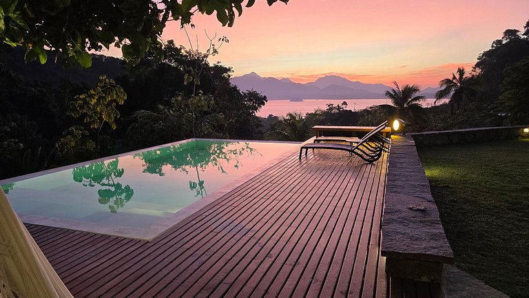 Casa com Piscina Aquecida e Vista Para o Mar