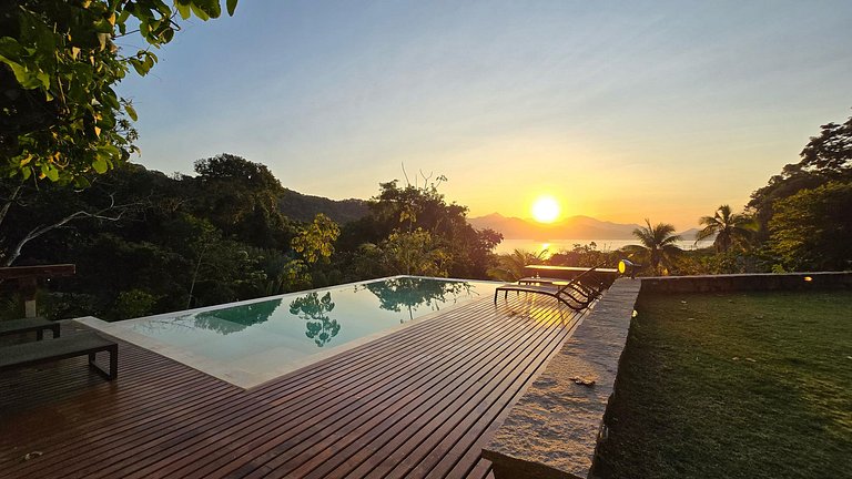 Casa com Piscina Aquecida e Vista Para o Mar