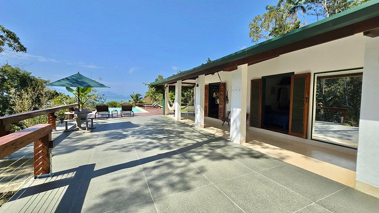 Casa com Piscina Aquecida e Vista Para o Mar