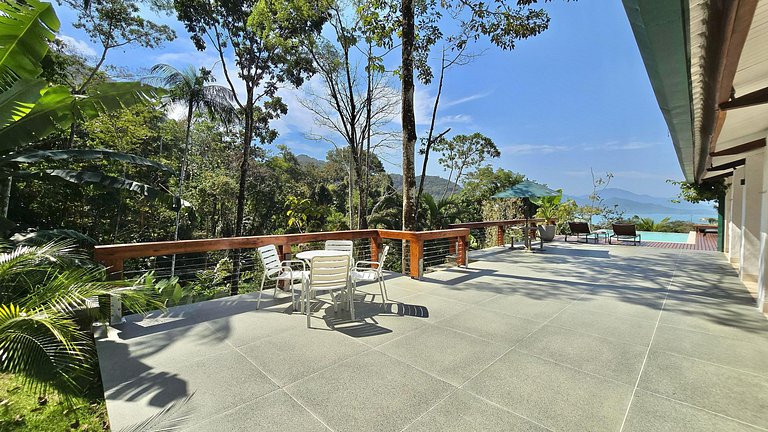 Casa com Piscina Aquecida e Vista Para o Mar