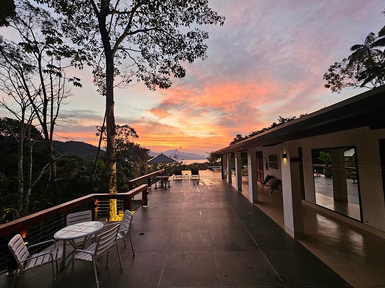 Casa com Piscina Aquecida e Vista Para o Mar