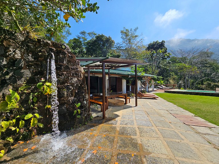 Casa com Piscina Aquecida e Vista Para o Mar