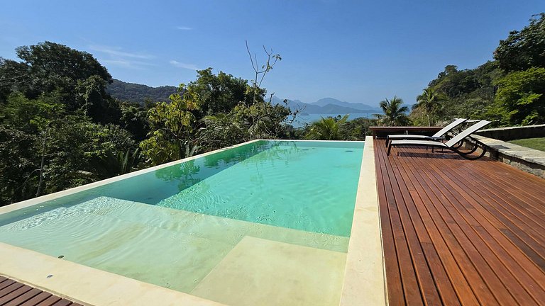 Casa com Piscina Aquecida e Vista Para o Mar